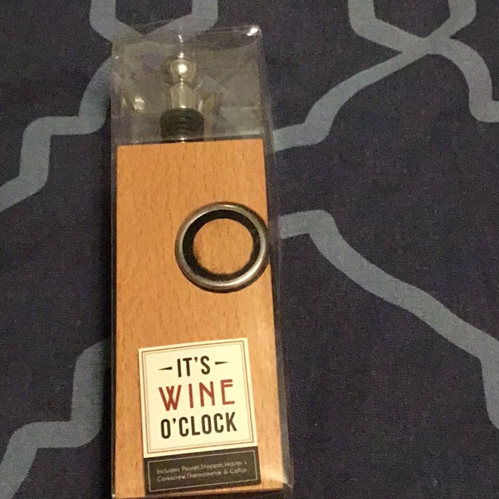 BNIB It’s Wine O’clock wine set